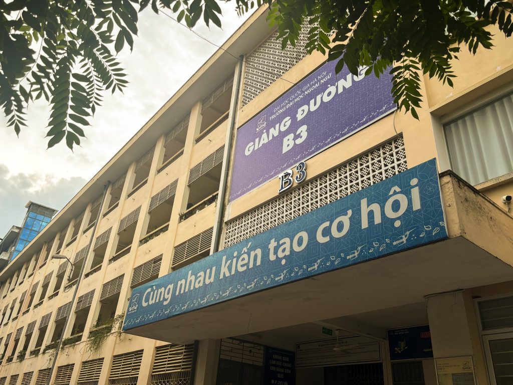 Giảng đường B3 Trường Đại học Ngoại ngữ - Đại học Quốc gia Hà Nội 1