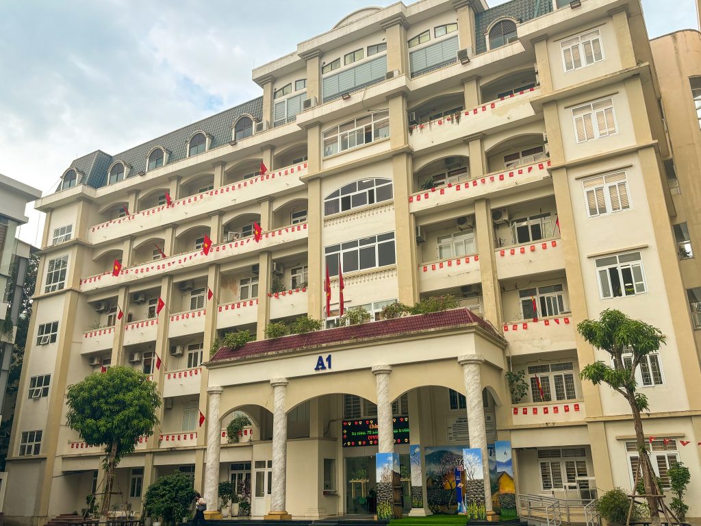 Giảng đường A1 Trường Đại học Ngoại ngữ - Đại học Quốc gia Hà Nội 4