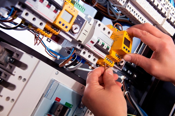 Ngành Cơ điện tử ra trường làm gì? Top 10 vị trí việc làm hấp dẫn cho kỹ sư trẻ 2 Ngành Cơ điện tử ra trường làm gì?