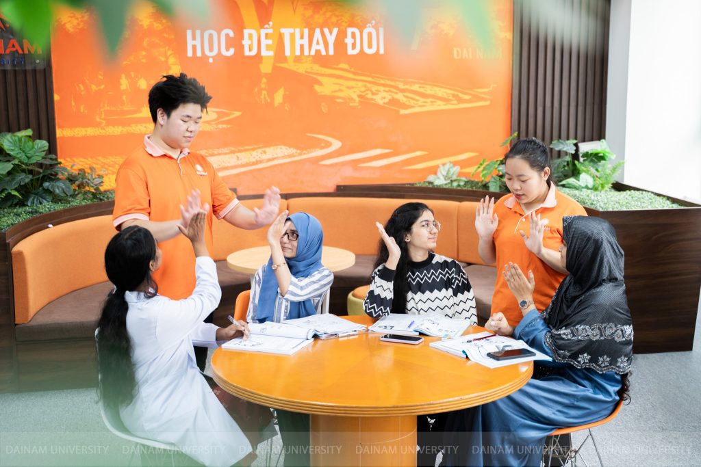 Truong-Dai-hoc-Dai-Nam-5